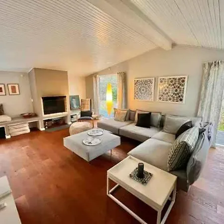 Family-friendly Beachside *